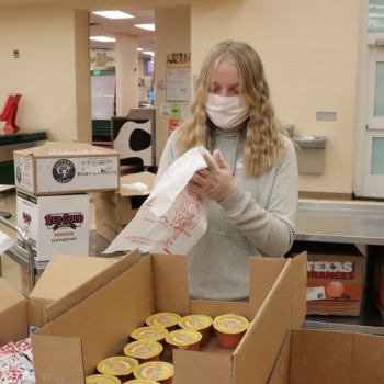 Service Learning Class Packs Lunches