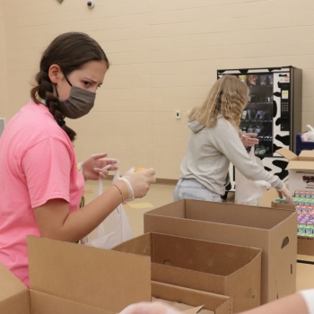 Service Learning Class Packs Lunches