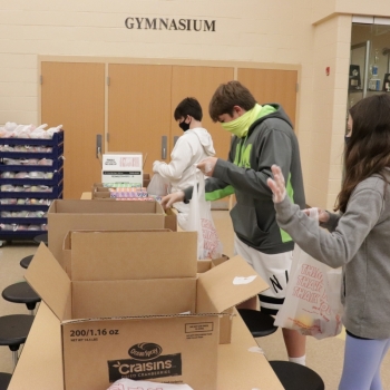 Service Learning Class Packs Lunches