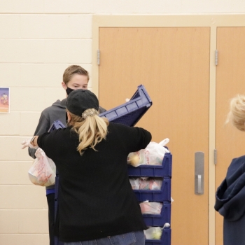 Service Learning Class Packs Lunches