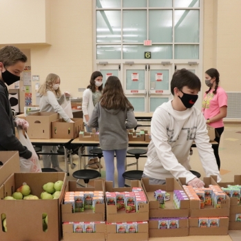 Service Learning Class Packs Lunches