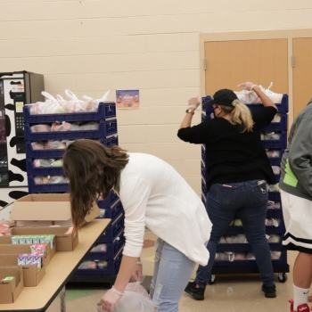 Service Learning Class Packs Lunches