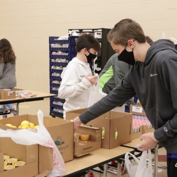 Service Learning Class Packs Lunches