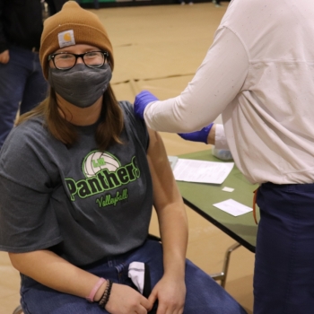 LM teachers gets COVID vaccine