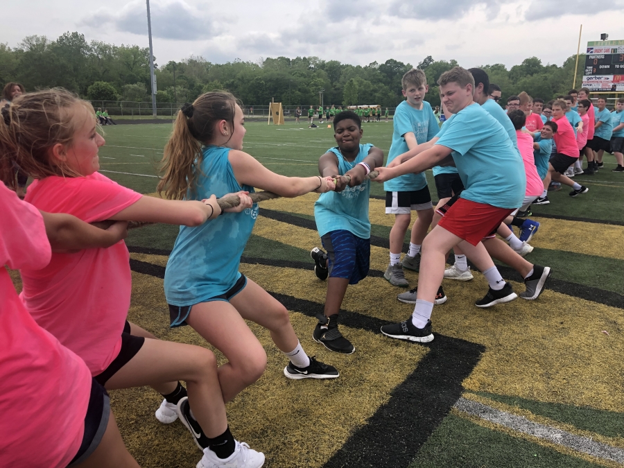 photo of student tug of war