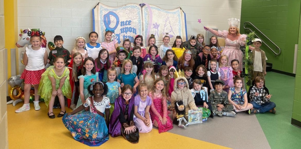 lmecc students dressed up in fairy tale costumes